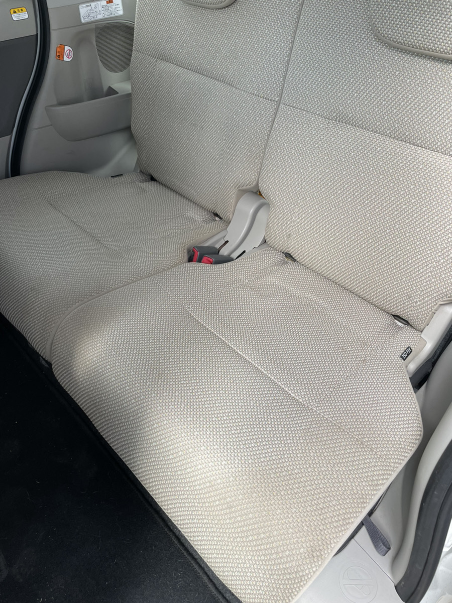 車のシート洗浄は洗える 中古自動車はとくに注意 シートについた汗 シミ 臭い 汚れの除去作業